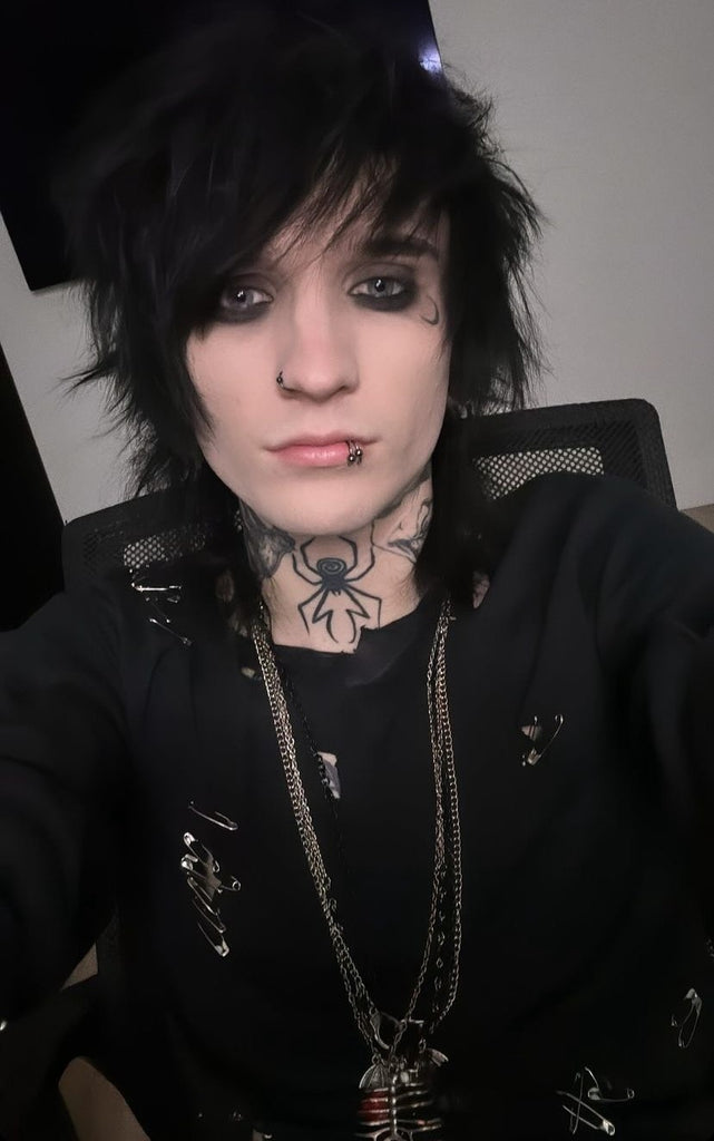 My Heart's A Wreck NTIO Necklace by Johnnie Guilbert
